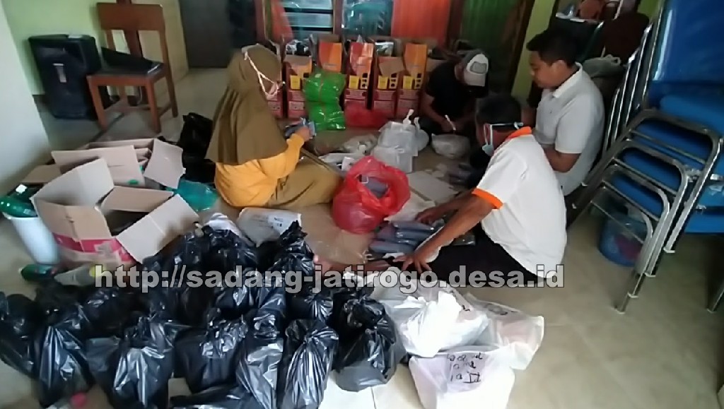 PEMDES SADANG ANGGARKAN 3.000 UNIT MASKER KAIN UNTUK 1.500 KK DI DESA SADANG
